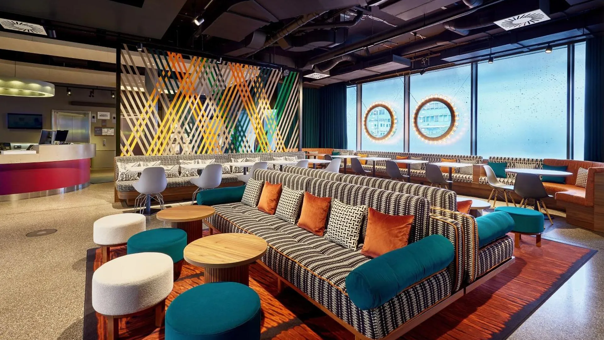 Aloft Muenchen contacts